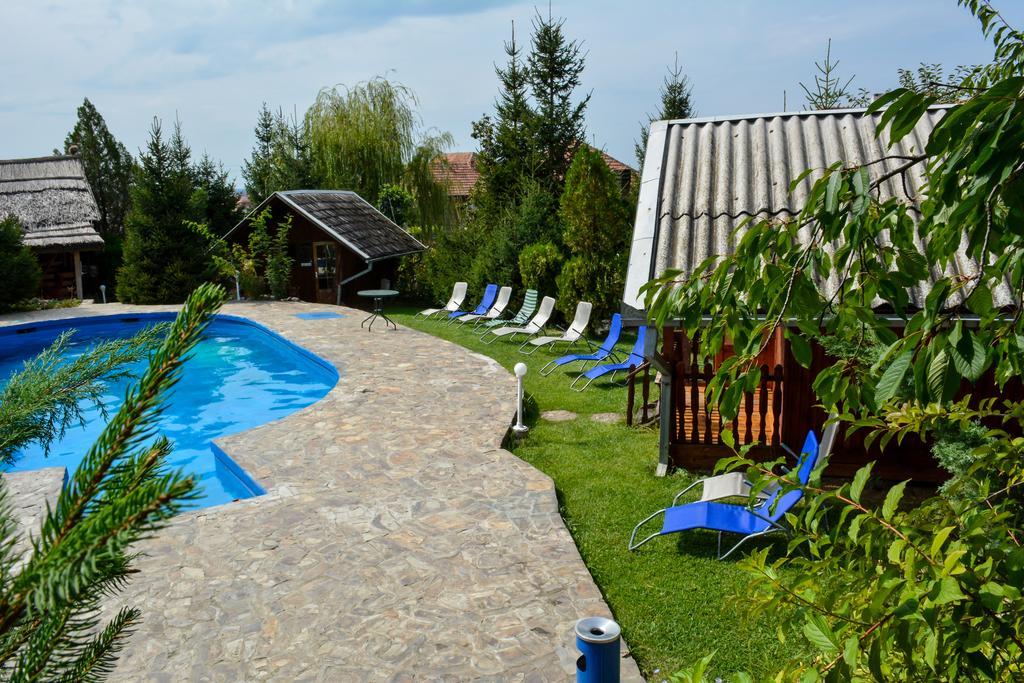 Camping Robinson Country Club Oradea Room photo